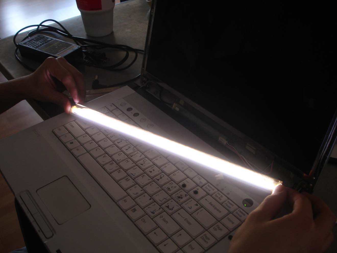Замена и ремонт подсветки экрана ноутбука в Истре